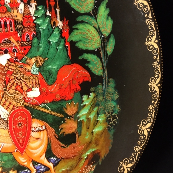 Russian Porcelain Plate Hand painted Palekh Signed - Picture 4 of 5